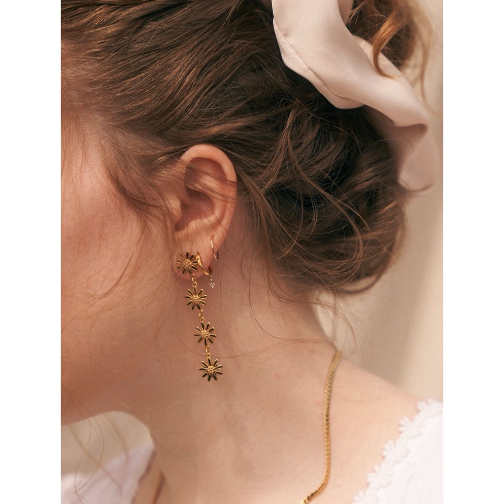 Mishky Jewelry Daisy Chain Duster Earrings